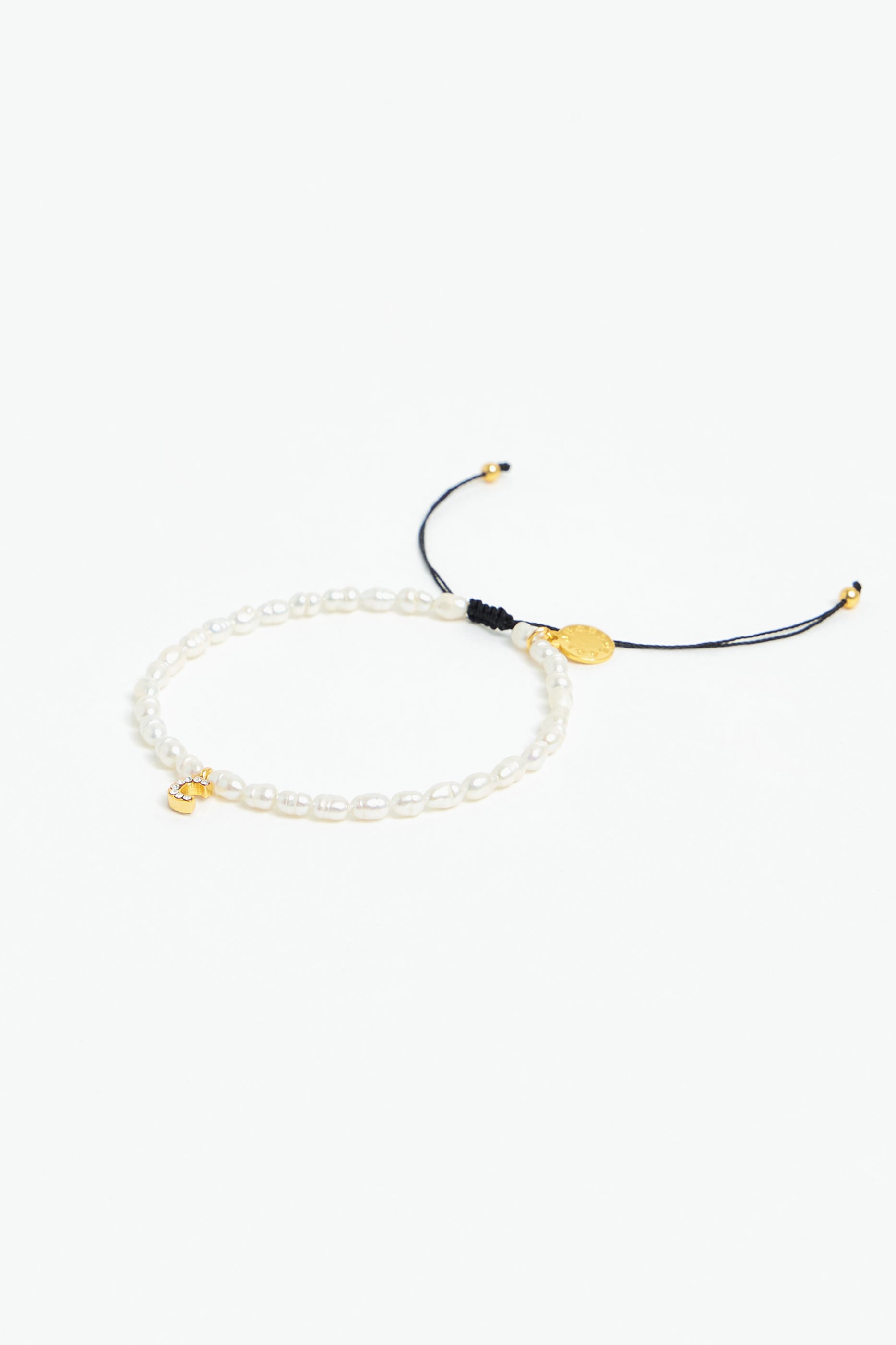 Comprar Pulsera letra C perlas blanco al mejor precio en Guatemala