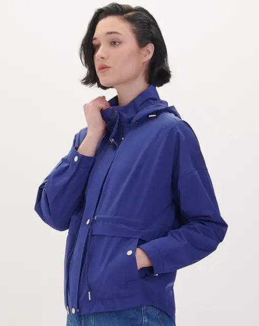 Parka azul con jaretas y capucha