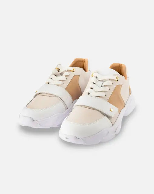 Tenis beige julio detalle velcro