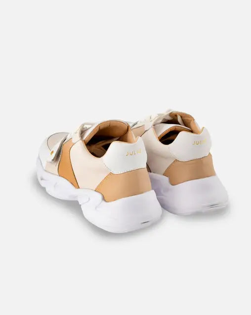 Tenis beige julio detalle velcro