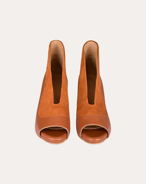 Bot√≠n de piel combinado peep toe camel